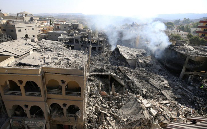6710c6e925662 The consequences of an Israeli strike on a building in Lebanon