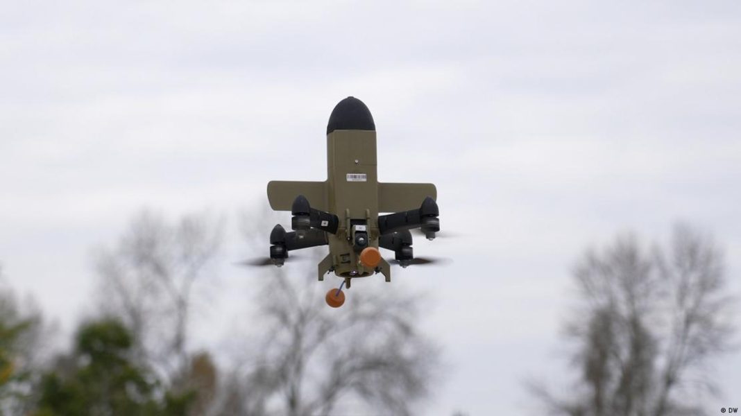 український дрон-перехоплювач у повітрі