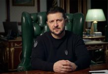 Депутати мають обирати парламент чи фронт – Зеленський Володимир Зеленський виступає на брифінгу