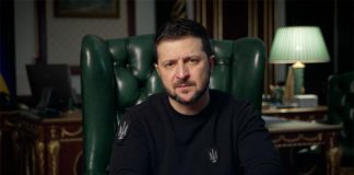 Депутати мають обирати парламент чи фронт – Зеленський Володимир Зеленський виступає на брифінгу