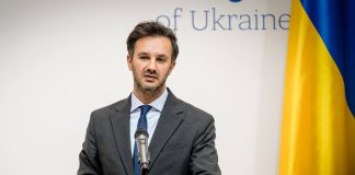 Георгій Тихий, речник МЗС України, під час брифінгу