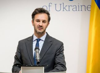 Георгій Тихий, речник МЗС України, під час брифінгу