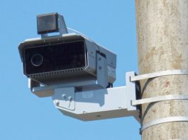 Камера автофіксації перевіряє номер автомобіля