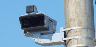 Камера автофіксації перевіряє номер автомобіля