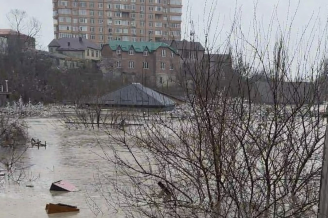 ChatGPT Image 28 Mar. 2026 г., 10_06_24 Flooded streets of a Dagestan city after heavy rains
