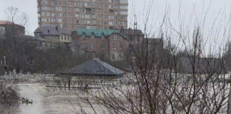 Масштабна повінь у Дагестані: 60 тисяч без світла Підтоплені вулиці міста Дагестану після злив