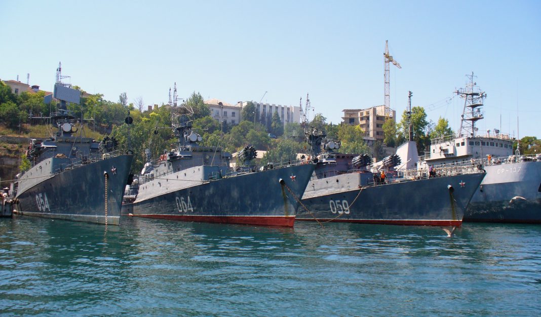 Navy_in_S_bay_Sevastopol_2008_G3 warships of the Russian Black Sea Fleet