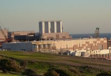 Іран погрожує ударами по енергетиці Близького Сходу Будівля опріснювальної установки на Близькому Сході