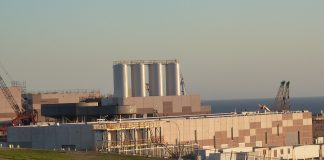 Building a desalination plant in the Middle East