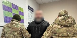 Поліцейські затримують ченців УПЦ МП