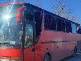 Пошкоджений рейсовий автобус на Харківщині після обстрілу