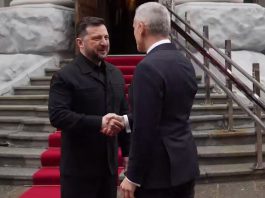 Президент України Володимир Зеленський та представники болгарської делегації під час підписання угоди