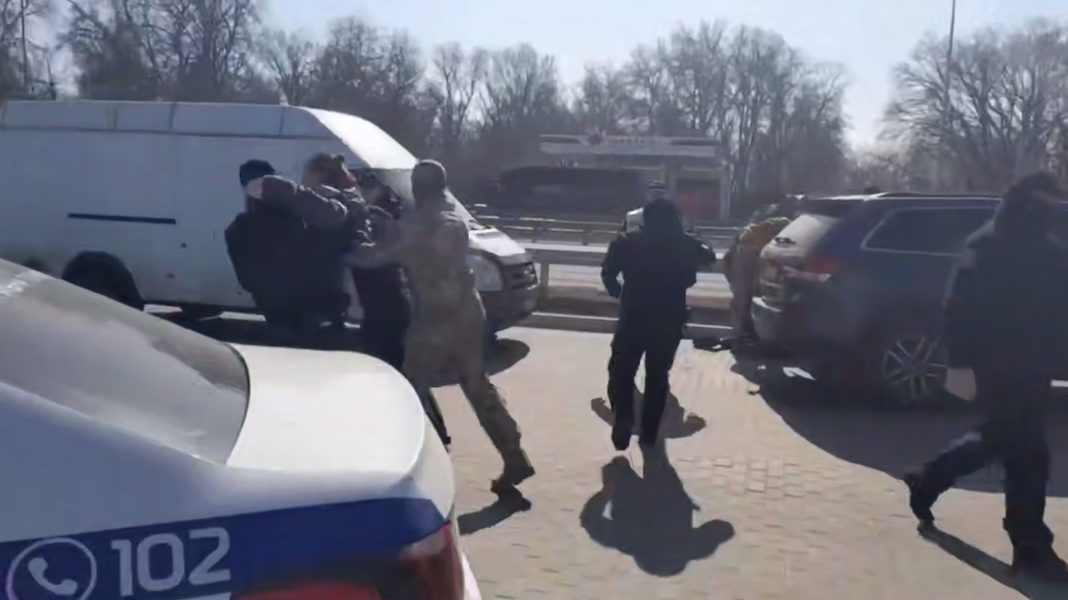 Law enforcers detain attackers near Nyzhni Mlyny village in Poltava region