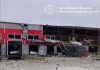 Зруйнована будівля терміналу «Нової пошти» після обстрілу у Запоріжжі