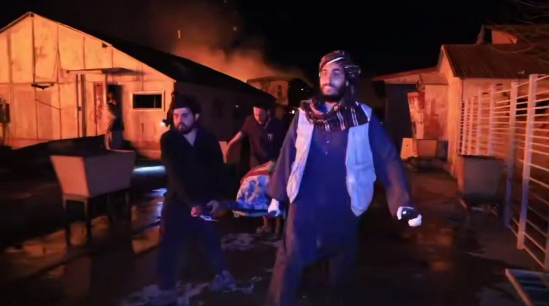 Пошкоджена будівля лікарні у Кабулі після ракетного удару