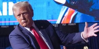 Президент США Дональд Трамп виступає на пресконференції