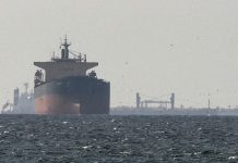 Нафтовий танкер в морі