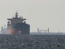 ВІЙНА З ІРАНОМ МОЖЕ ОБВАЛИТИ СВІТОВУ ЕКОНОМІКУ Нафтовий танкер в морі