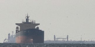 Війна з Іраном може обвалити світову економіку Нафтовий танкер в морі