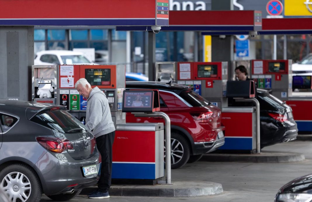 Screenshot_1 A queue of cars at a petrol station in Slovenia