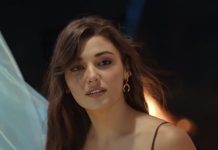 Ханде Ерчел під час публічного заходу.