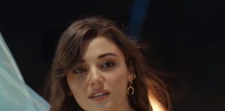 У Туреччині видано ордер на арешт Ханде Ерчел Ханде Ерчел під час публічного заходу.