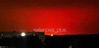 Дим над промисловою зоною НПЗ у Ленінградській області після атаки дронів.