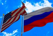 Делегація РФ вперше за 3 роки прибула до США Прапори РФ і США
