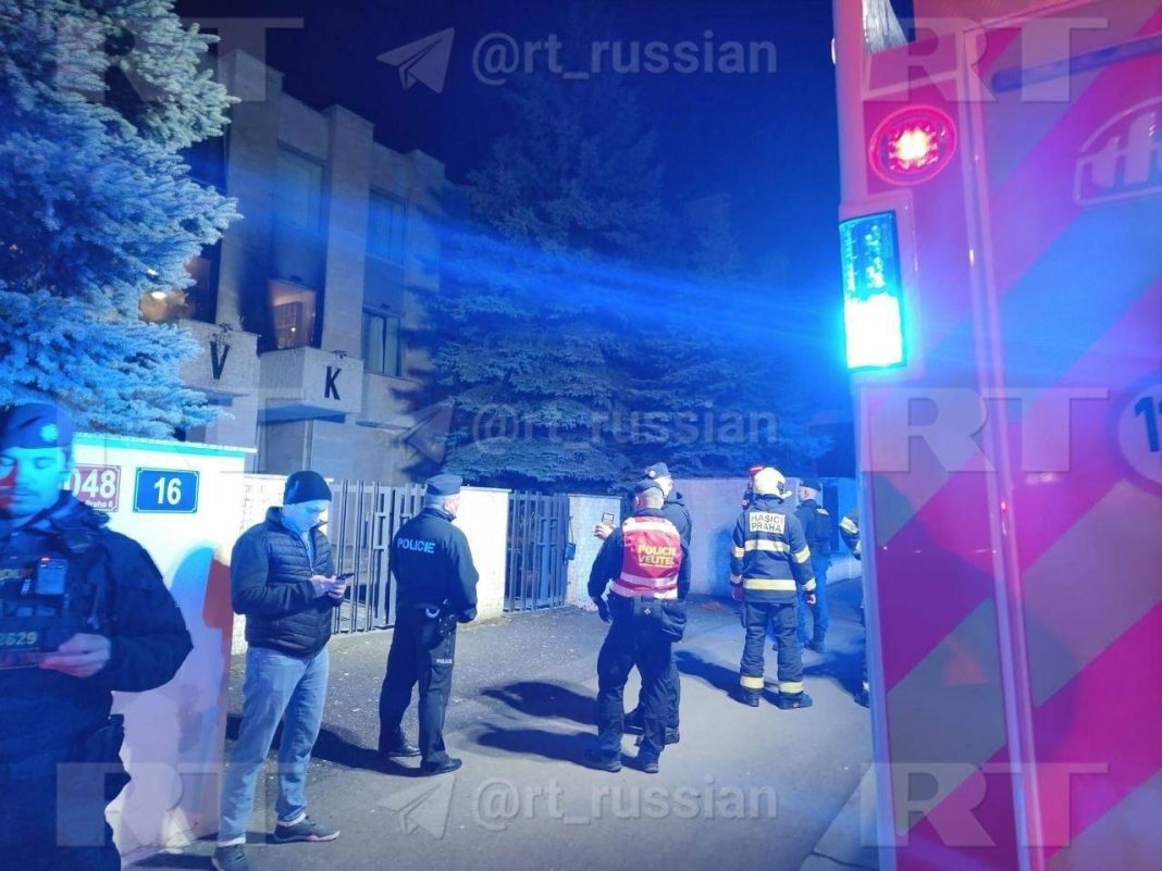 Screenshot_1 The building of the Russian cultural centre in Prague at night