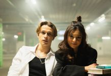 Молода співачка NICOLE під час презентації треку «Останній дзвоник».