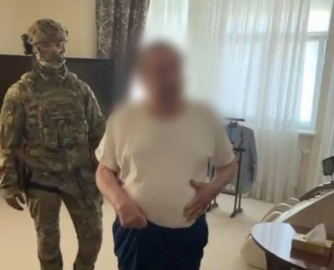 Screenshot_1 Mikhail Poplavsky during his detention by prosecutors.