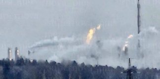 вибух і дим на промисловому заводі Акрон