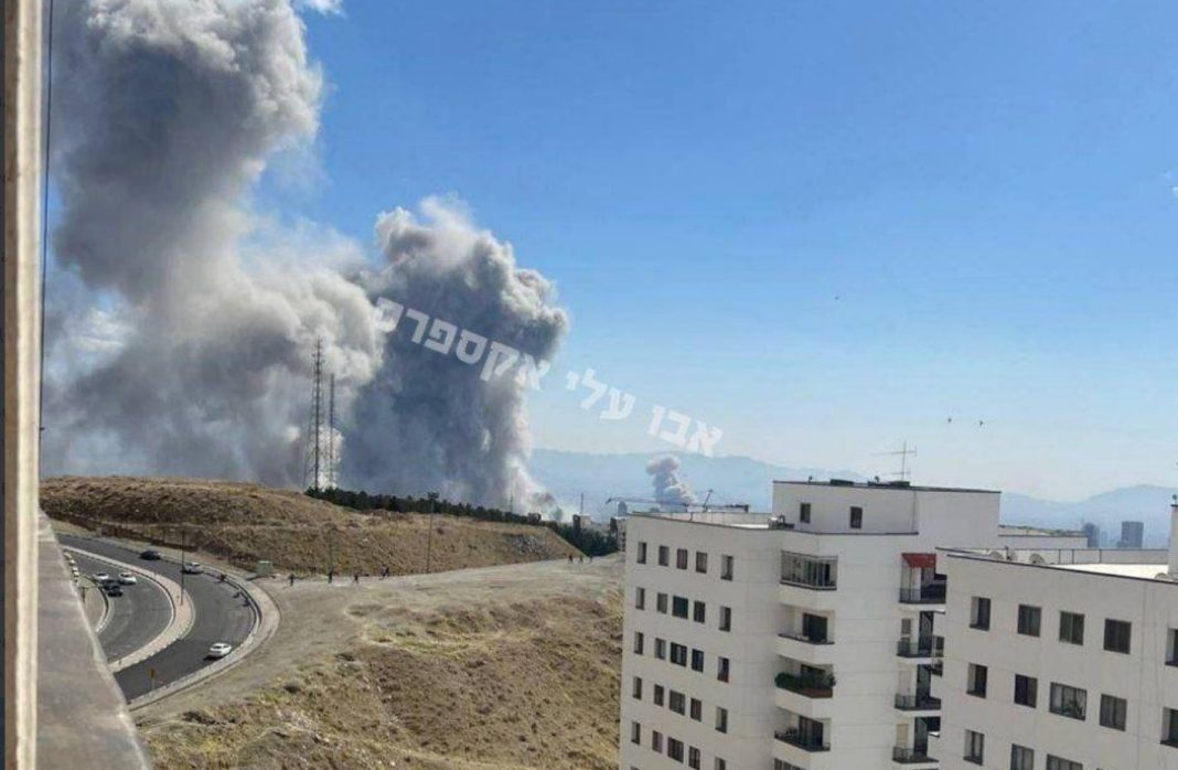 густий дим після вибухів у Тегерані