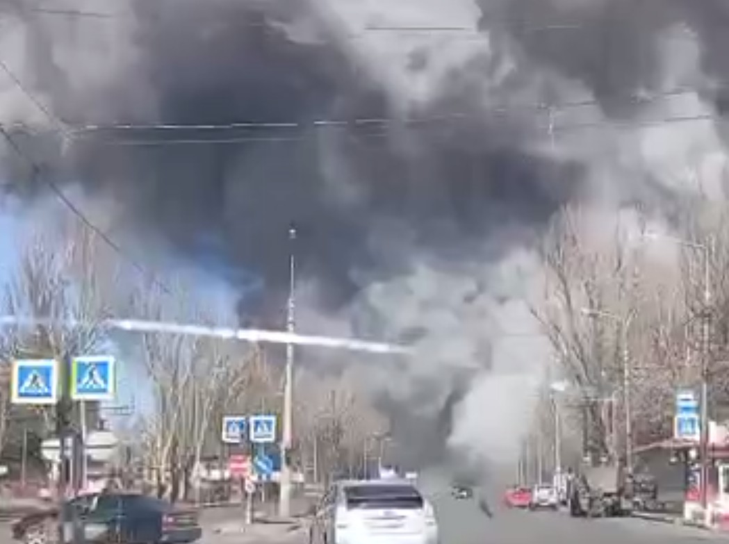Screenshot_9 густий дим після вибуху в Донецьку