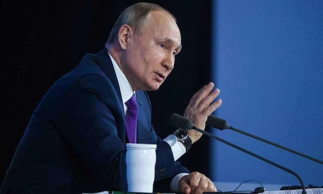Vladimir Putin speaks at the RSPP congress in Moscow