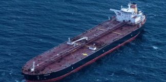 Танкер у морі біля берегів Туреччини