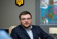 Семен Кривонос виступає на пресконференції