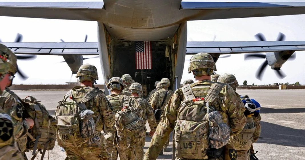 ewunoj-79dcc2db4d0d60ded14f6eb0f313ccca US military personnel prepare to board a military transport aircraft.