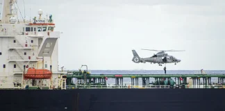 Французькі ВМС затримали танкер тіньового флоту РФ Затримання танкера тіньового флоту