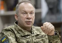 Олександр Сирський під час брифінгу щодо ситуації на фронті.