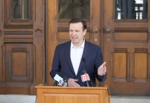 US federal government demands media to cover the war in a favourable light Democratic Senator Chris Murphy