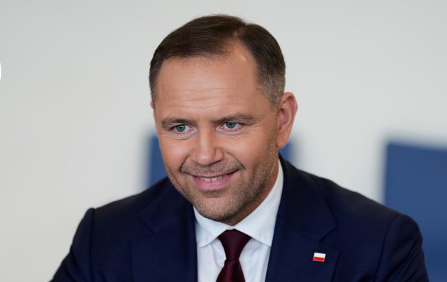 _navrotskii___gettyimages_2216749177_9c4318f9d3279cb66038e63297dc7d85_650x410 Polish President Andrzej Duda signs an official document