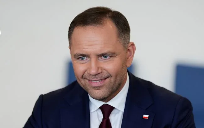 _navrotskii___gettyimages_2216749177_9c4318f9d3279cb66038e63297dc7d85_650x410 Президент Польщі Анджей Дуда підписує офіційний документ