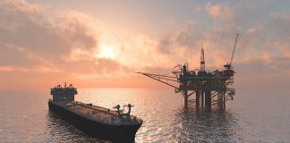 Великі нафтові танкери перевозять російську нафту