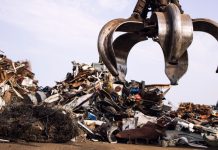 Металобрухт на промисловому майданчику