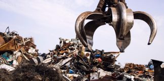 Металобрухт на промисловому майданчику