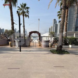 ПІСЛЯ НІЧНИХ УДАРІВ ДУБАЙ РІЗКО СПОРОЖНІВ 1 photo 2026 03 01 09 25 23