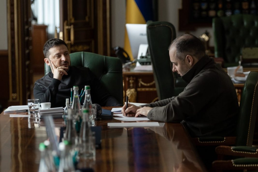 Володимир Зеленський на нараді з Олександром Кубраковим