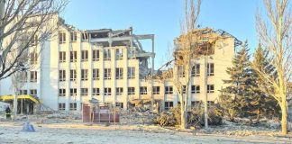 Зруйнована будівля в центрі Краматорська після удару КАБ