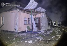 Attacks in Dnipro region: a woman wounded Rescuers extinguish a fire after a residential building was shelled.